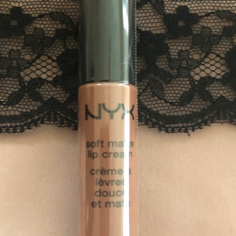 Makeup Bundle! 💄 - Picture 4 of 6